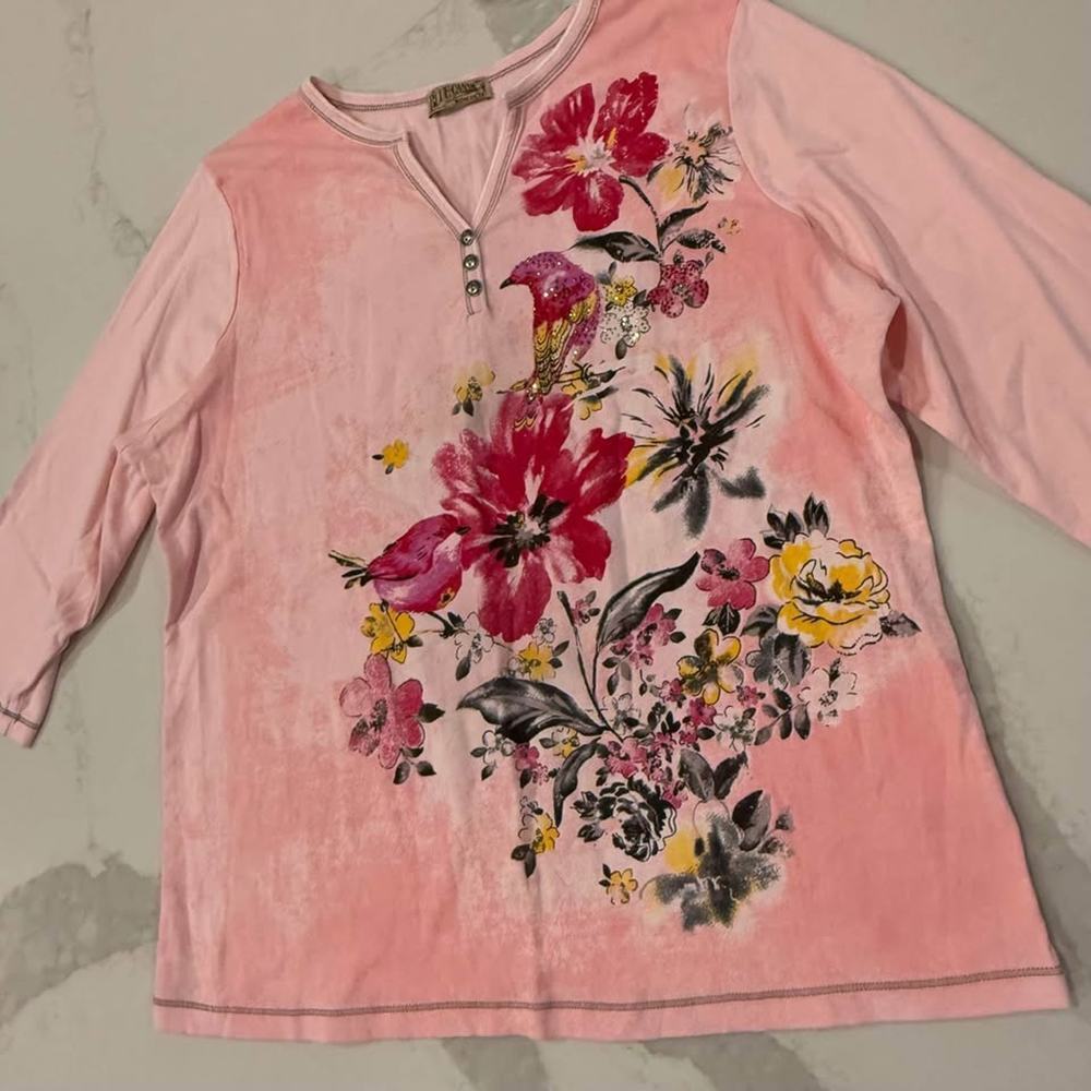 Y2K Blue Canyon Henley Top Women’s 1X Pink Floral Bird Print Rhinestone V Neck - Picture 2 of 6